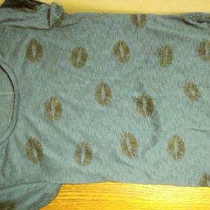 Cute blue shirt with kisses